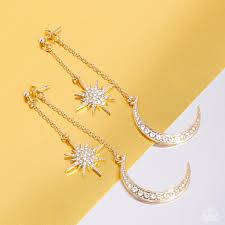 Stellar Showstopper Gold Post Earring - Paparazzi - Dare2bdazzlin N Jewelry