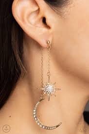 Stellar Showstopper Gold Post Earring - Paparazzi - Dare2bdazzlin N Jewelry
