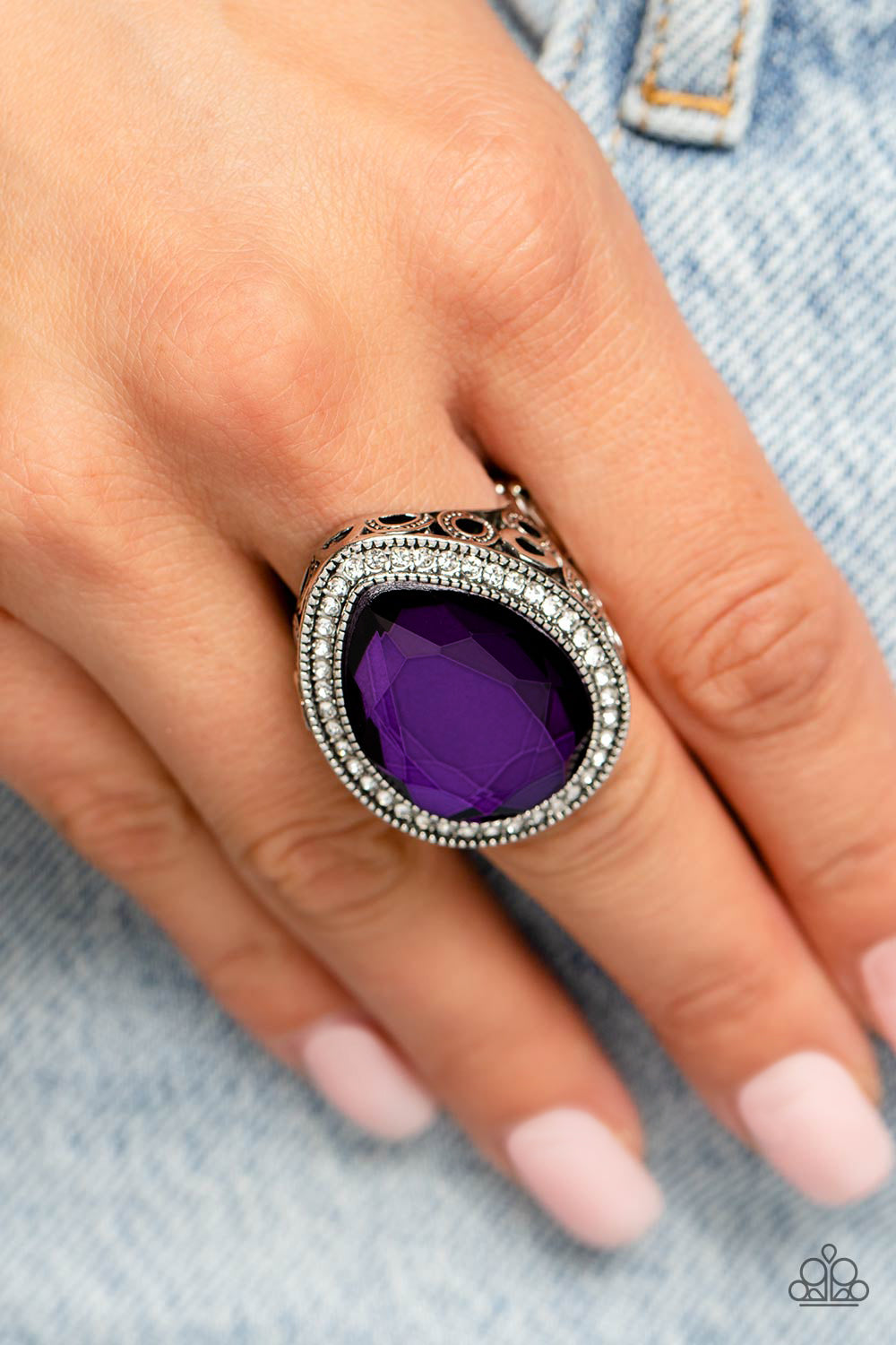 Illuminated Icon - Purple Ring - Paparazzi - Dare2bdazzlin N Jewelry