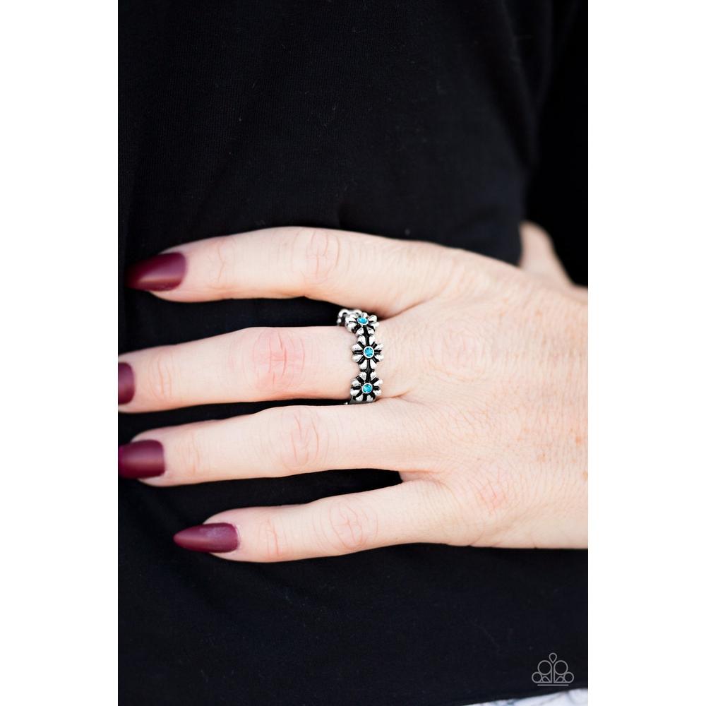 Dancing Daisies - Blue Ring - Paparazzi - Dare2bdazzlin N Jewelry