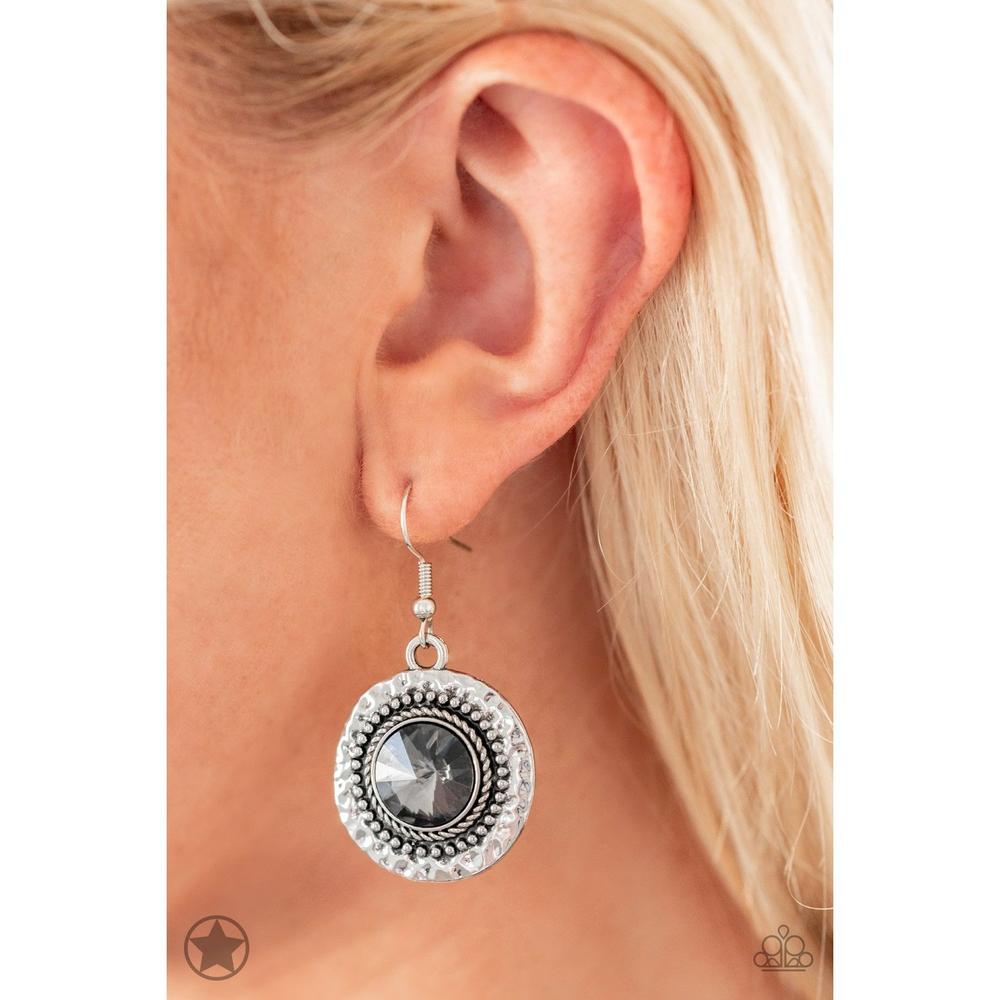 Global Glamour Necklace - Paparazzi - Dare2bdazzlin N Jewelry