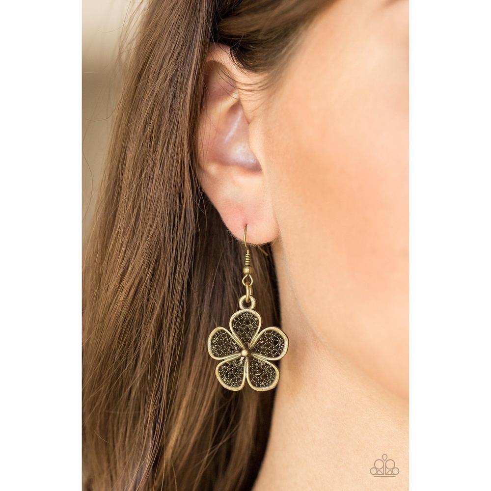 No Common Daisy Brass Necklace - Paparazzi - Dare2bdazzlin N Jewelry