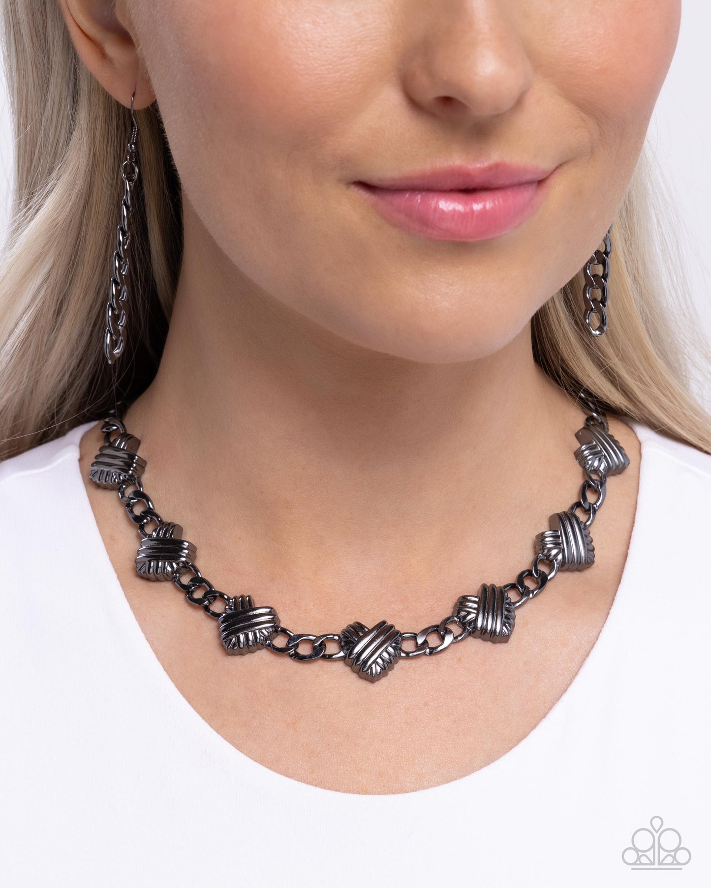 Mingling Medley - Black Necklace - Paparazzi - Dare2bdazzlin N Jewelry