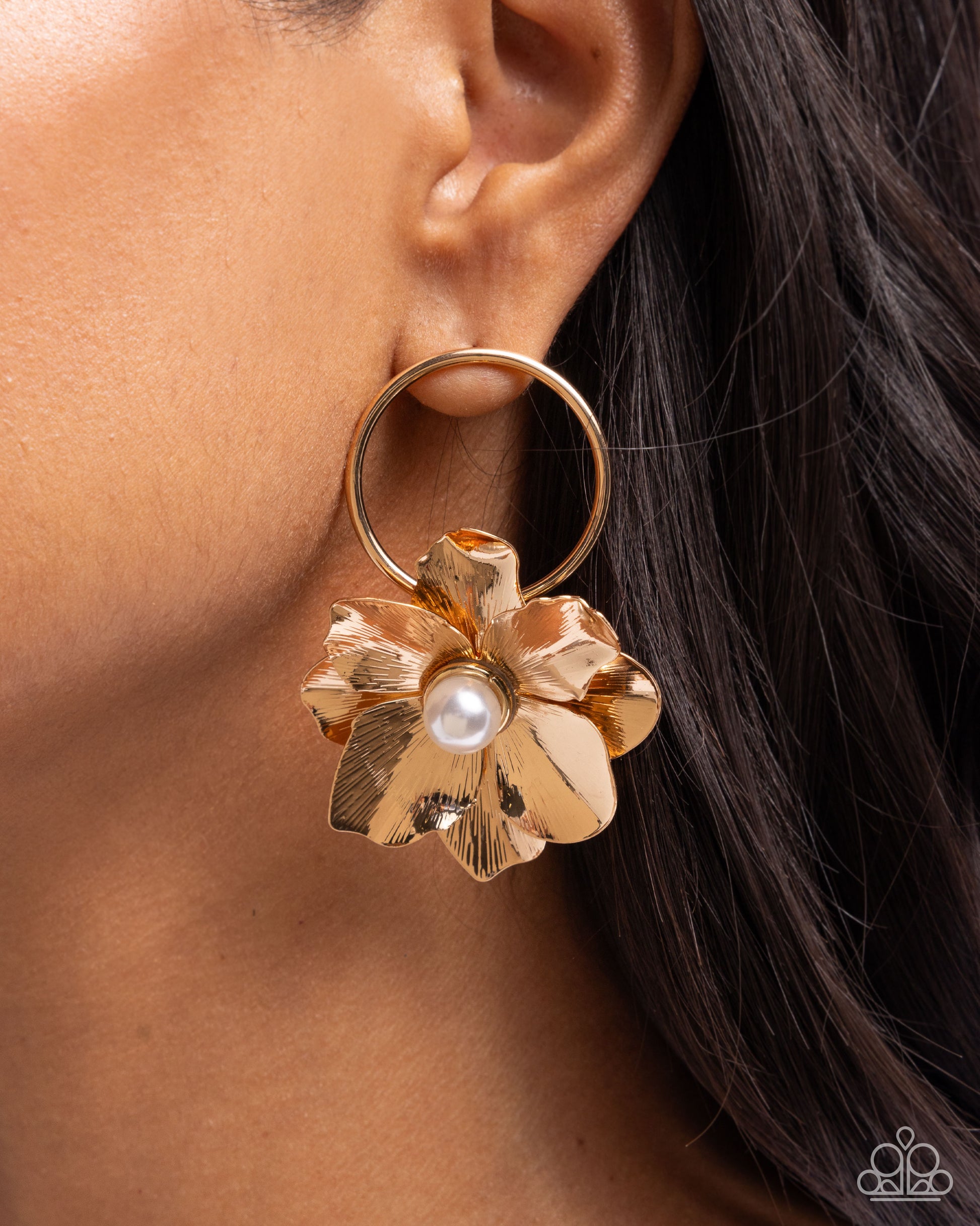Backyard Bling - Gold Post Earring - Paparazzi - Dare2bdazzlin N Jewelry