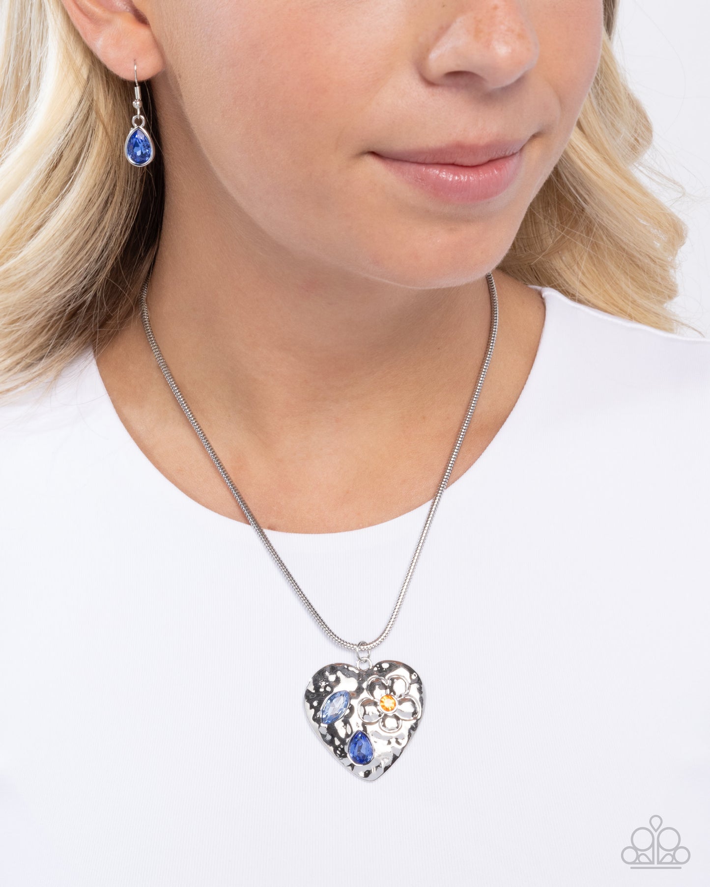 Outgoing Opulence - Blue Necklace - Paparazzi - Dare2bdazzlin N Jewelry