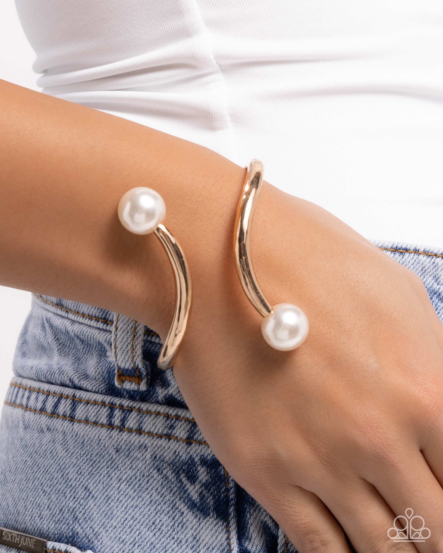 Effulgent Exemplar - Gold Bracelet - Paparazzi - Dare2bdazzlin N Jewelry