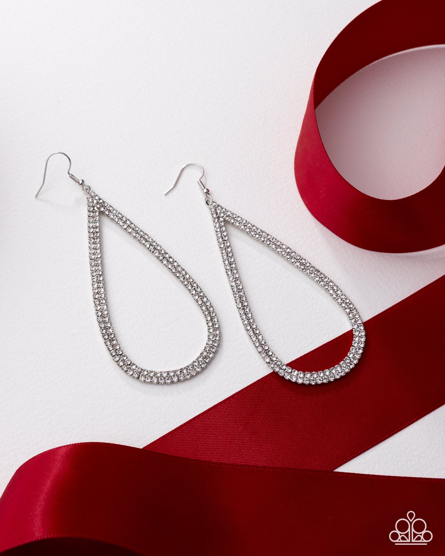 Traditional Twinkle - White Earring - Paparazzi - Dare2bdazzlin N Jewelry