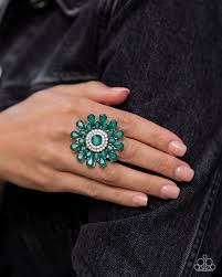 Steady Shimmer Green Ring - Paparazzi - Dare2bdazzlin N Jewelry