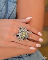 Artistic Movement Green Ring - Paparazzi - Dare2bdazzlin N Jewelry