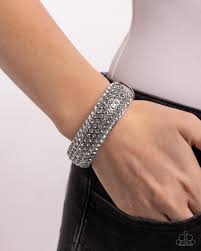 Triumphant Twinkle White Bracelet - Paparazzi - Dare2bdazzlin N Jewelry