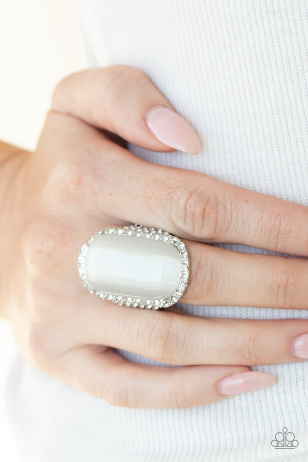 Thank Your LUXE-y Stars - White Ring - Paparazzi - Dare2bdazzlin N Jewelry