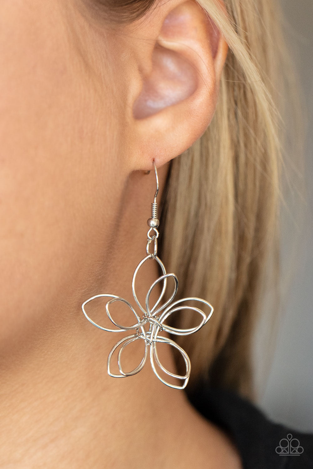 Flower Garden Fashionista - Silver Necklace - Paparazzi - Dare2bdazzlin N Jewelry