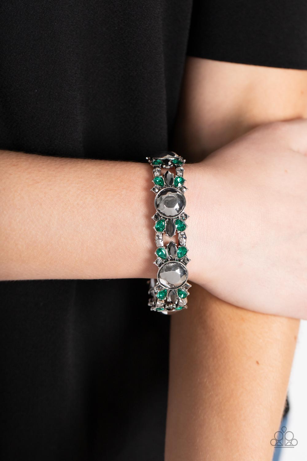 Definitively Diva - Green Bracelet - Paparazzi - Dare2bdazzlin N Jewelry