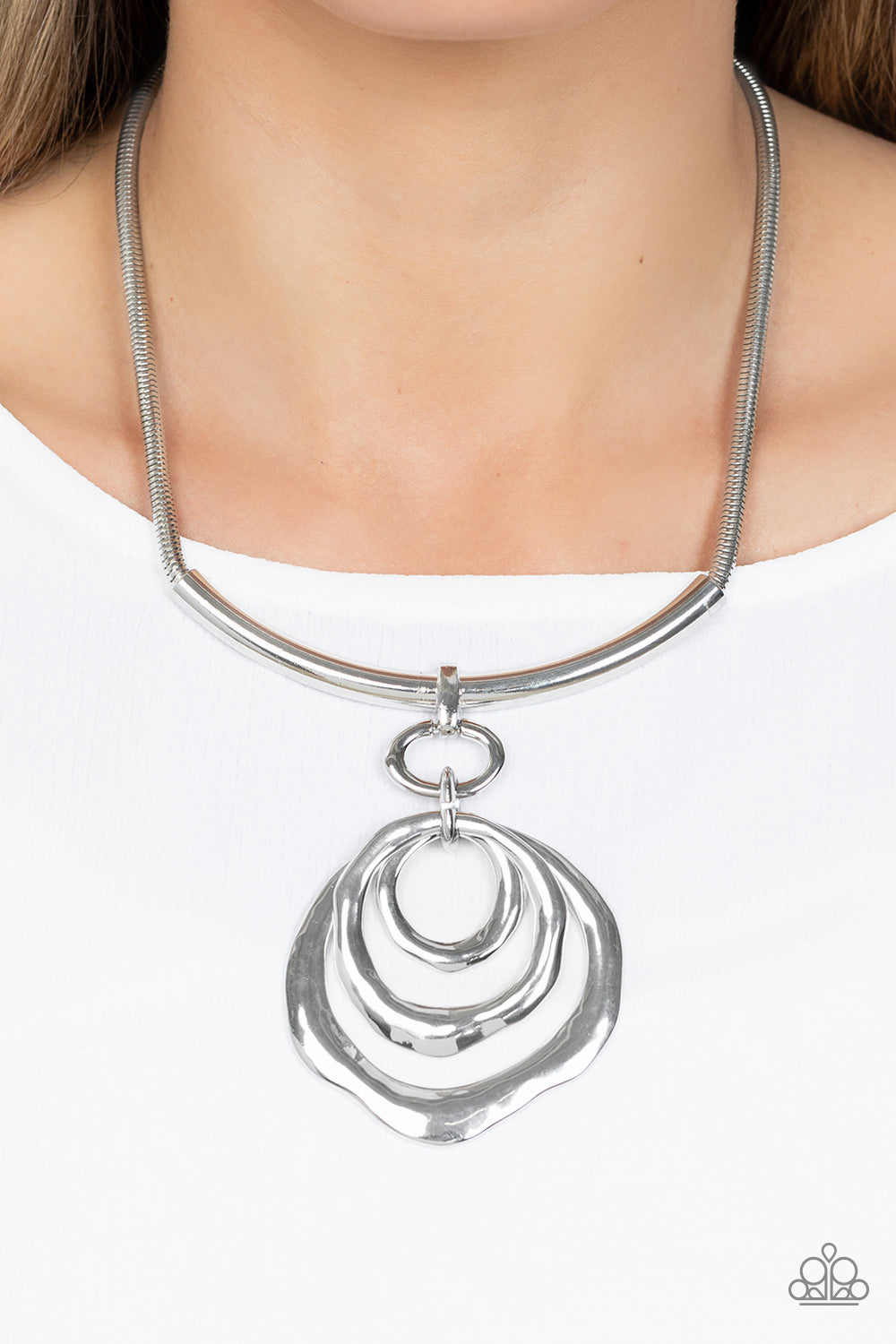 Forged in Fabulous - Silver Necklace - Paparazzi - Dare2bdazzlin N Jewelry