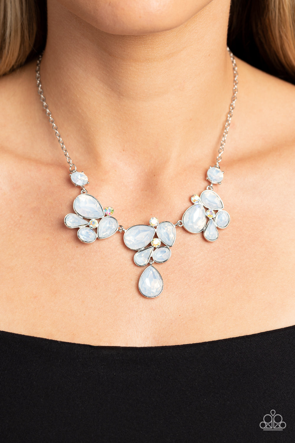 Everglade Escape - White Necklace - Paparazzi - Dare2bdazzlin N Jewelry