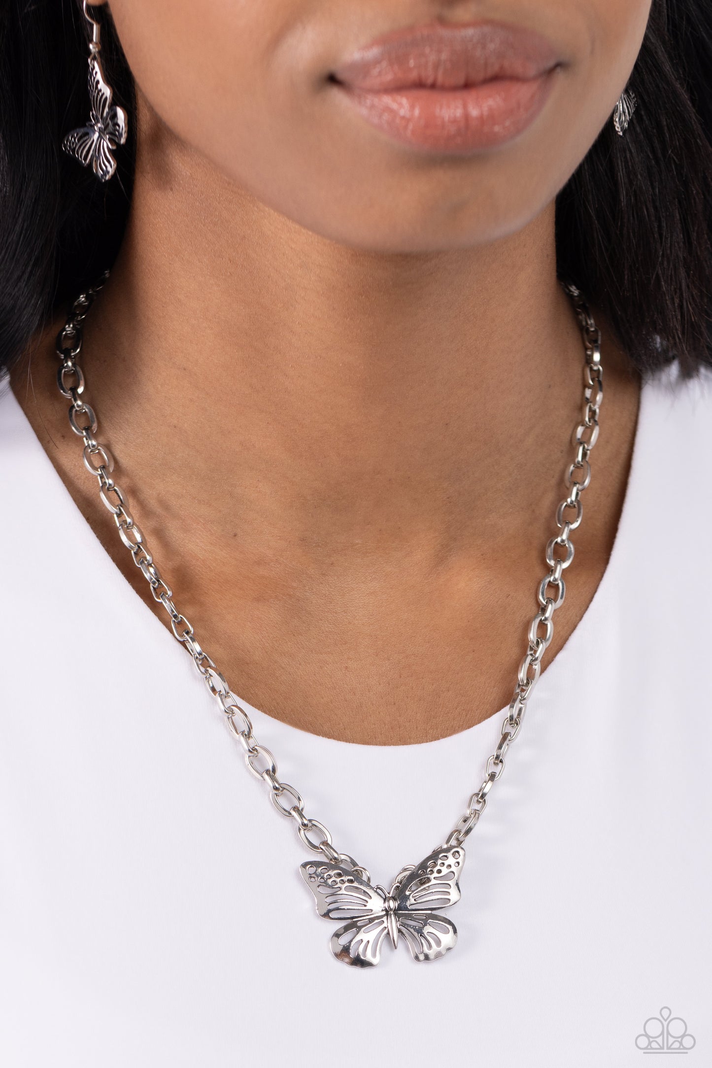 Midair Monochromatic - Silver Necklace - Paparazzi - Dare2bdazzlin N Jewelry