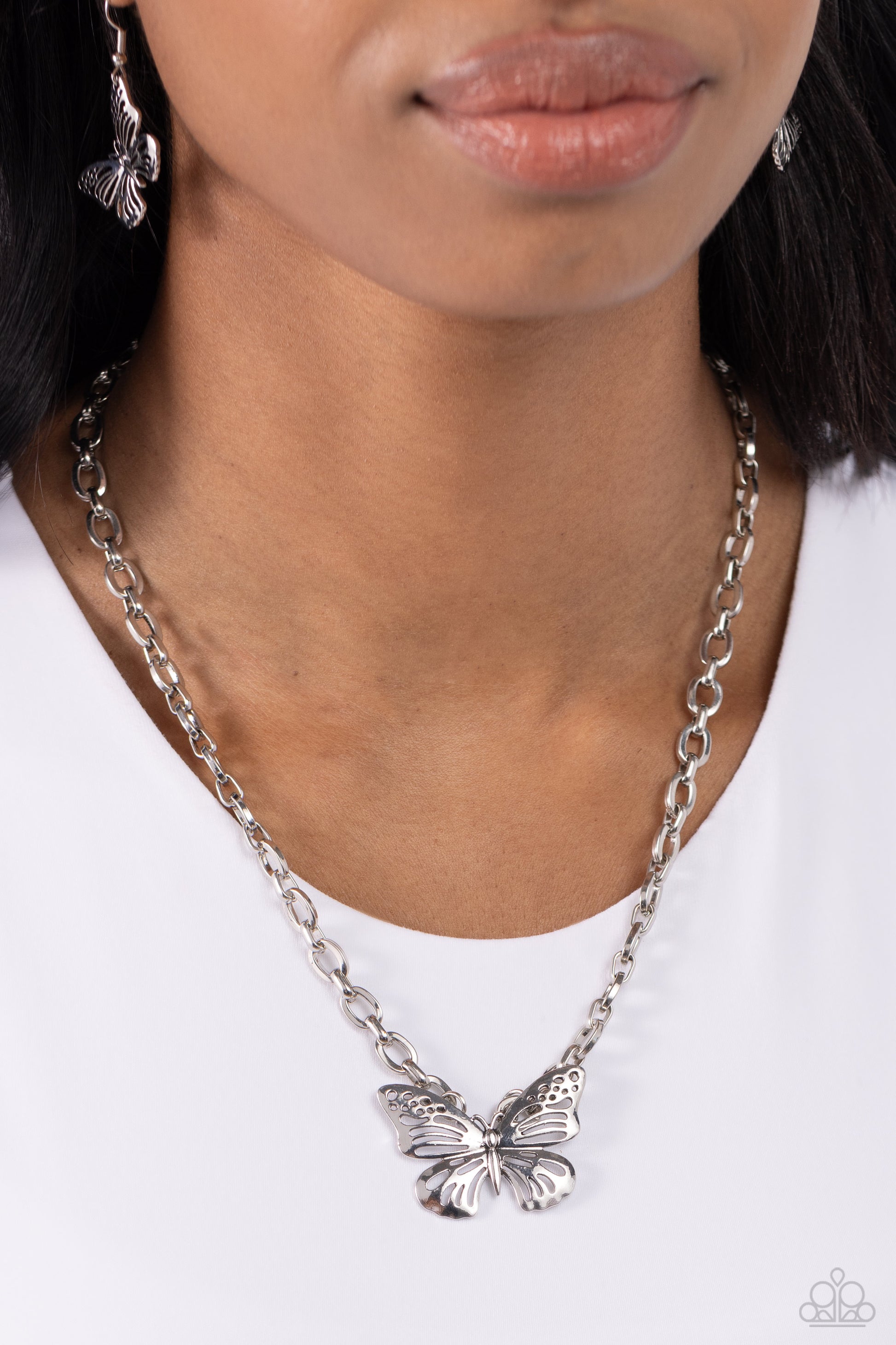 Midair Monochromatic - Silver Necklace - Paparazzi - Dare2bdazzlin N Jewelry