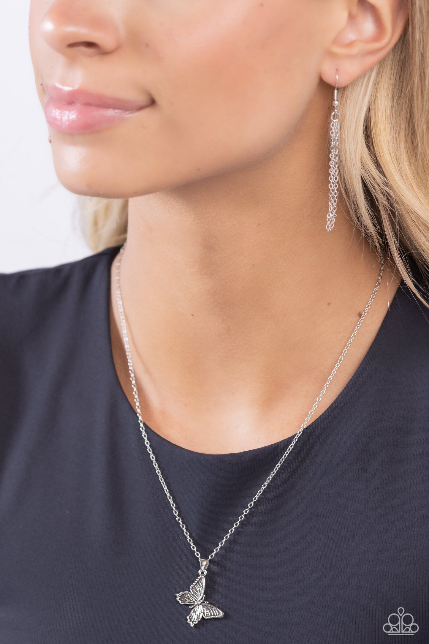 Midair Magic - Silver Necklace - Paparazzi - Dare2bdazzlin N Jewelry