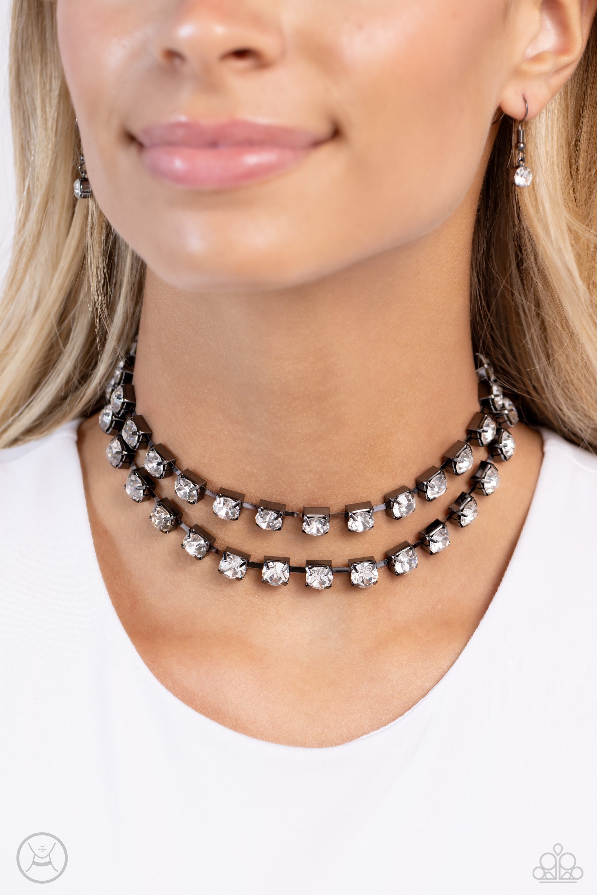 Glistening Gallery - Black Choker - Paparazzi - Dare2bdazzlin N Jewelry