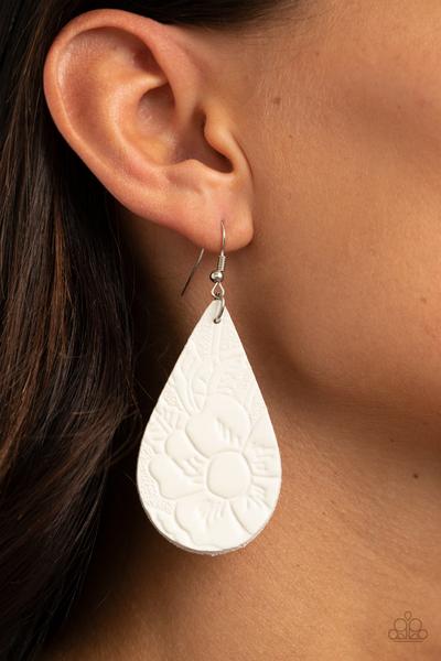 Beach Garden White Earring - Paparazzi - Dare2bdazzlin N Jewelry