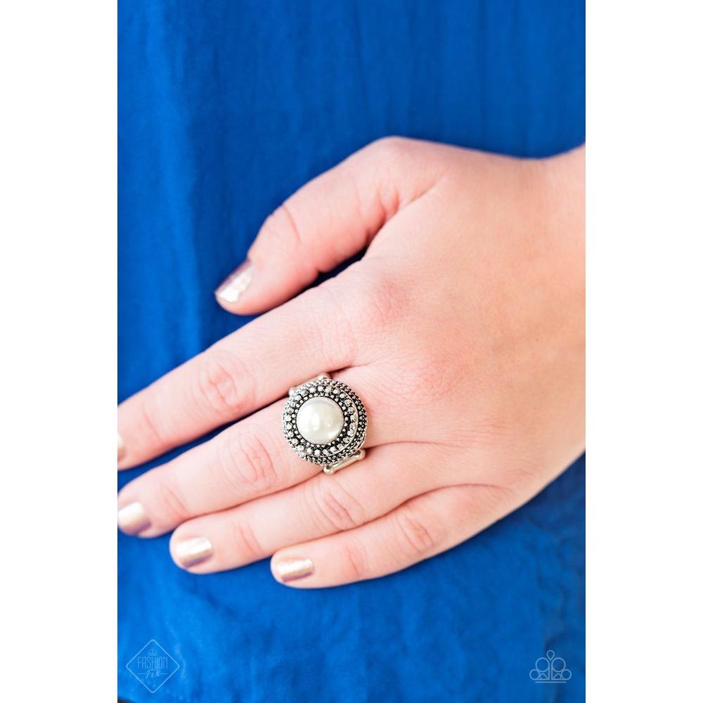 Bronx Beauty White Ring - Paparazzi - Dare2bdazzlin N Jewelry