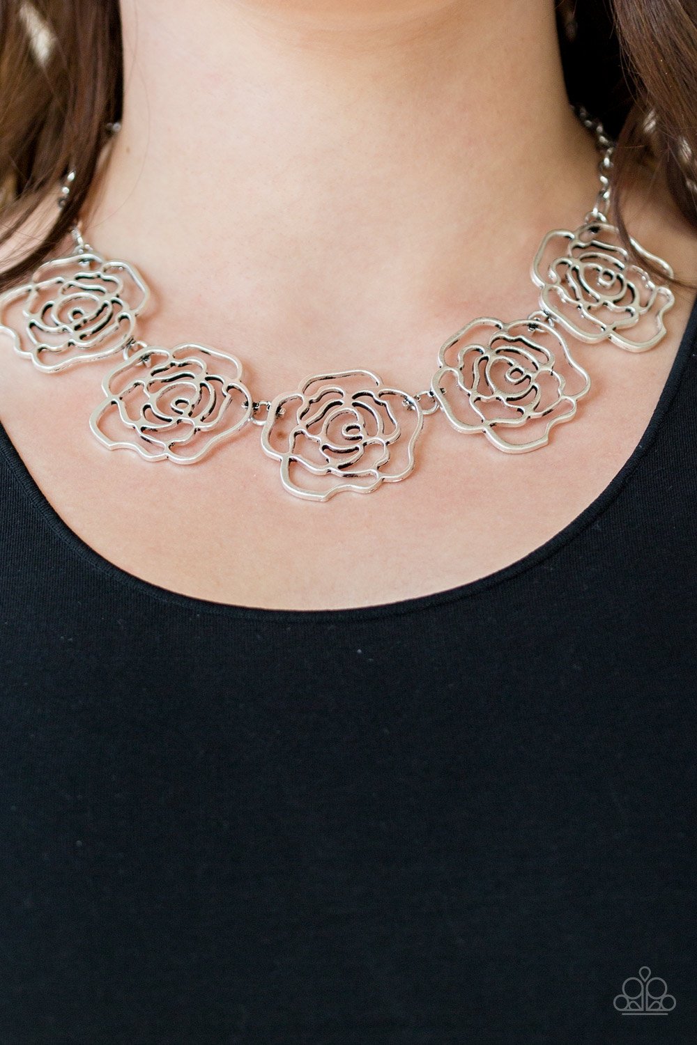 Budding Beauty - Silver Necklace - Paparazzi - Dare2bdazzlin N Jewelry