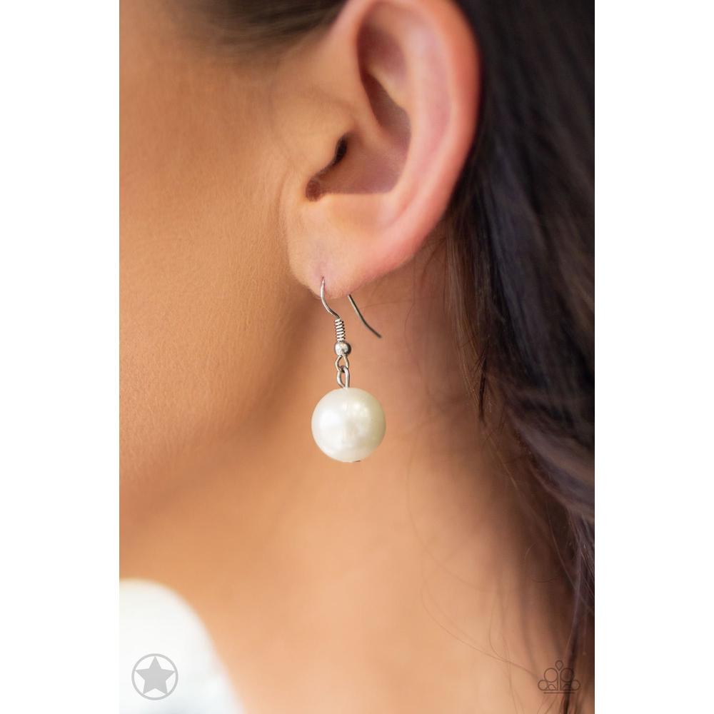 Designated Diva - White Necklace - Paparazzi - Dare2bdazzlin N Jewelry