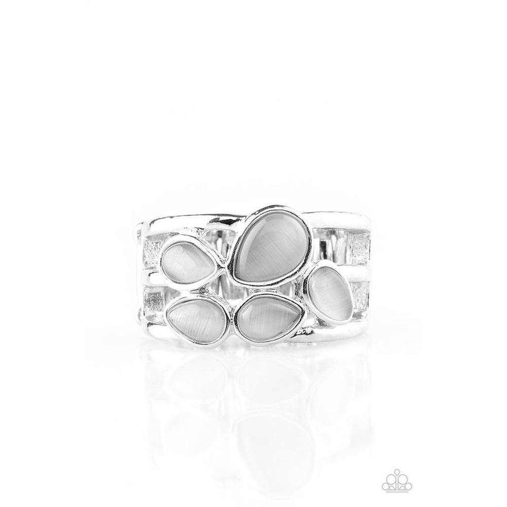 Dreamy Glow Silver Ring - Paparazzi - Dare2bdazzlin N Jewelry
