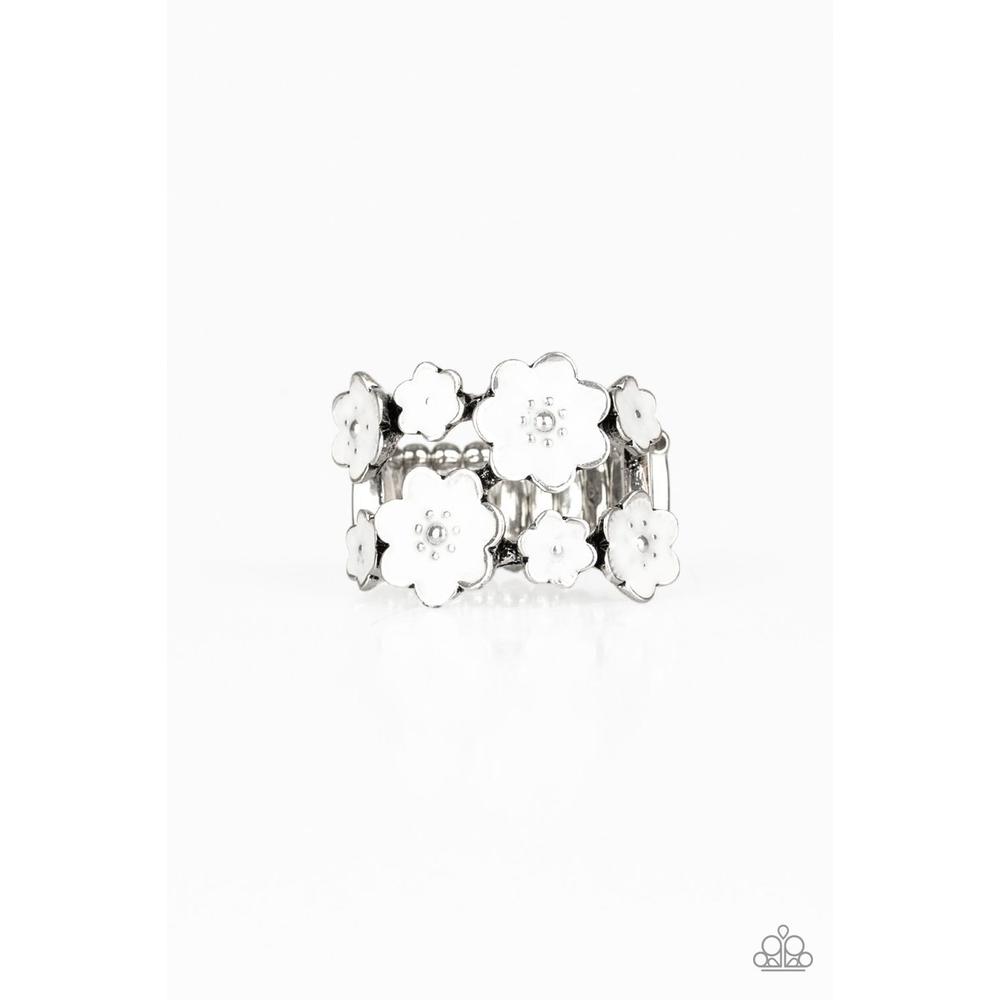 Floral Crowns White Ring - Paparazzi - Dare2bdazzlin N Jewelry