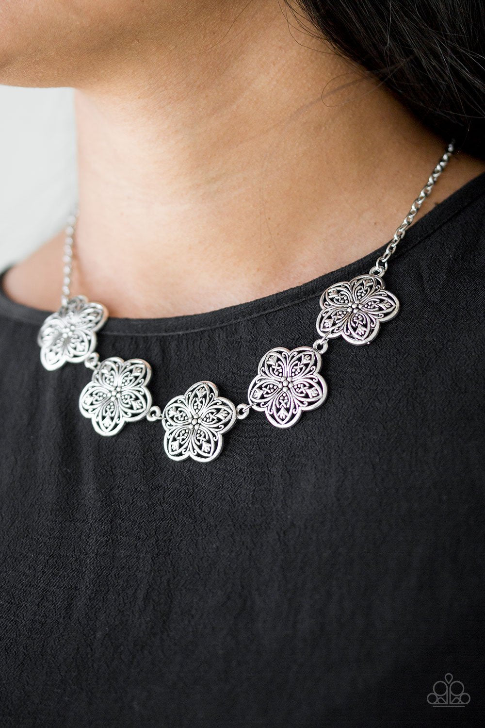 Garden Groove - Silver Necklace - Paparazzi - Dare2bdazzlin N Jewelry