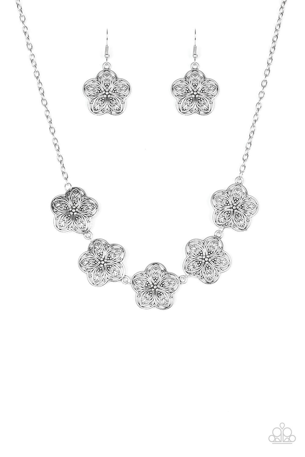 Garden Groove - Silver Necklace - Paparazzi - Dare2bdazzlin N Jewelry