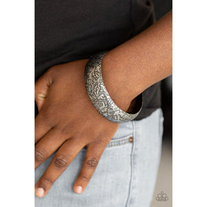 Garden Villa Silver Bracelet - Paparazzi - Dare2bdazzlin N Jewelry