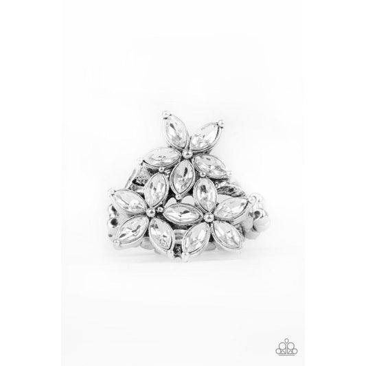 Gardenia Grandeur White Ring - Paparazzi - Dare2bdazzlin N Jewelry