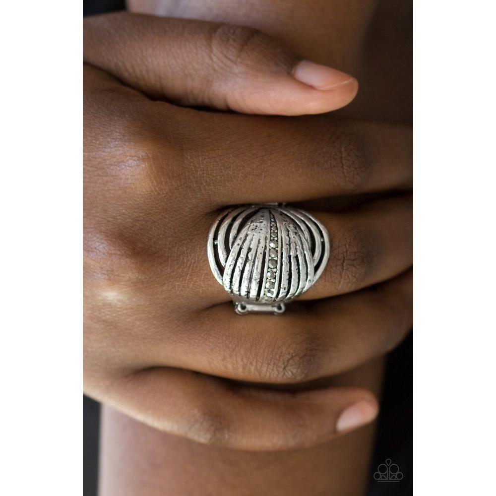 Glitter Tracker - Silver Ring  - Paparazzi - Dare2bdazzlin N Jewelry