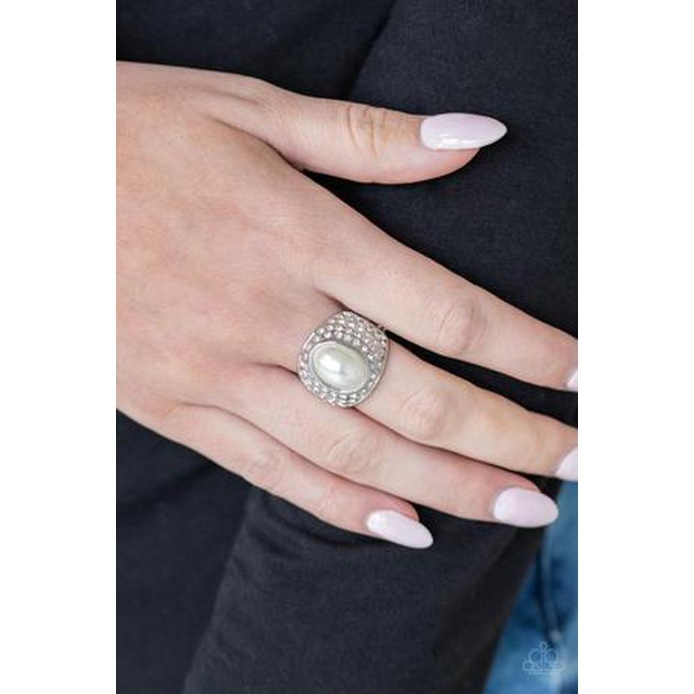 Glittering Go-Getter White Ring  - Paparazzi - Dare2bdazzlin N Jewelry