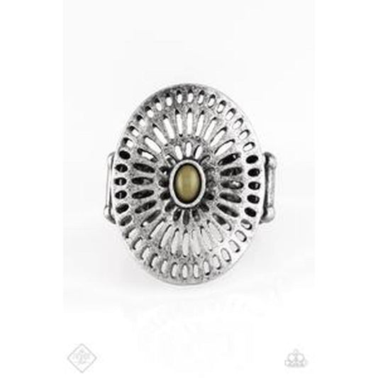 GRATE Expectation Green Ring - Paparazzi - Dare2bdazzlin N Jewelry