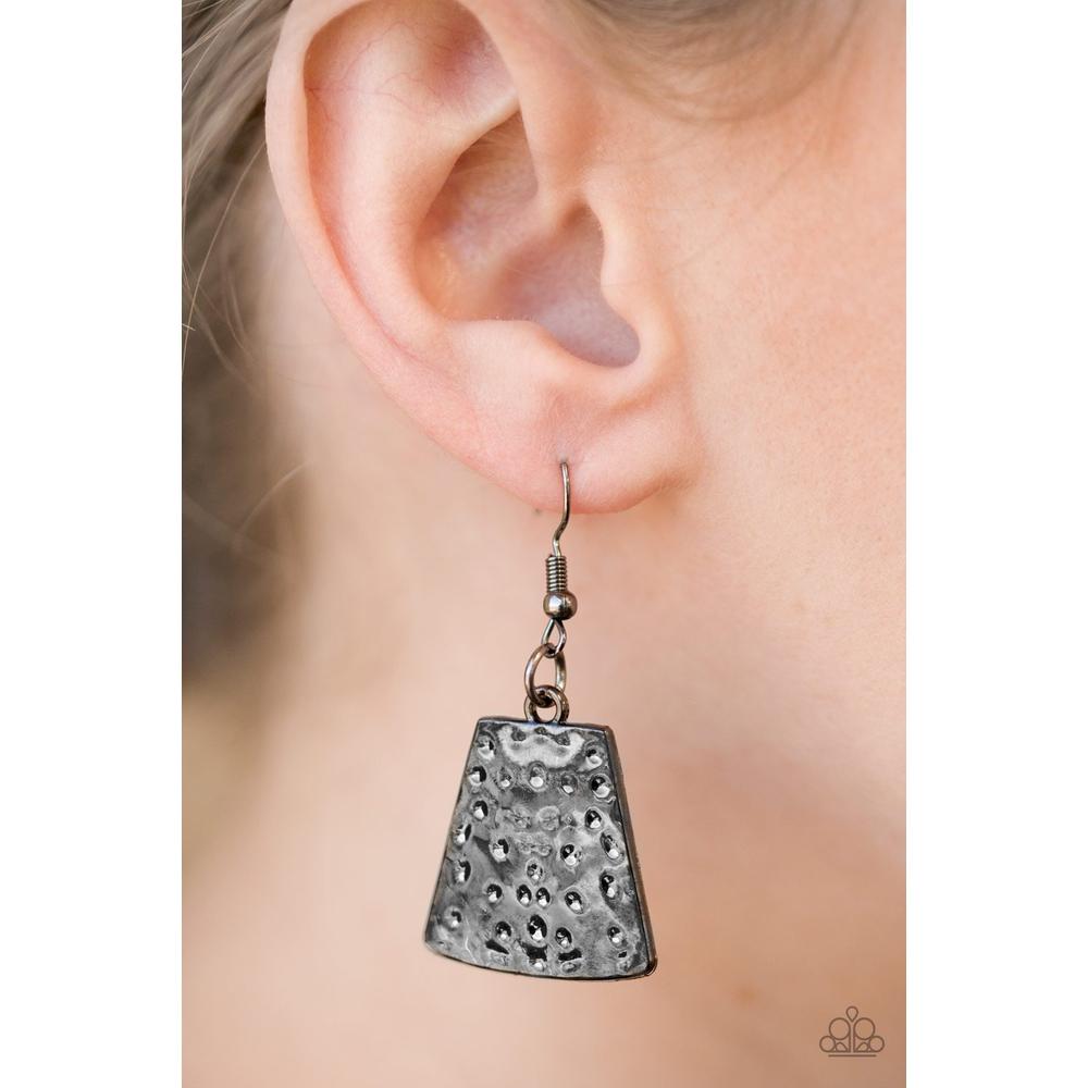 Here Comes The Huntress - Black Necklace - Paparazzi - Dare2bdazzlin N Jewelry