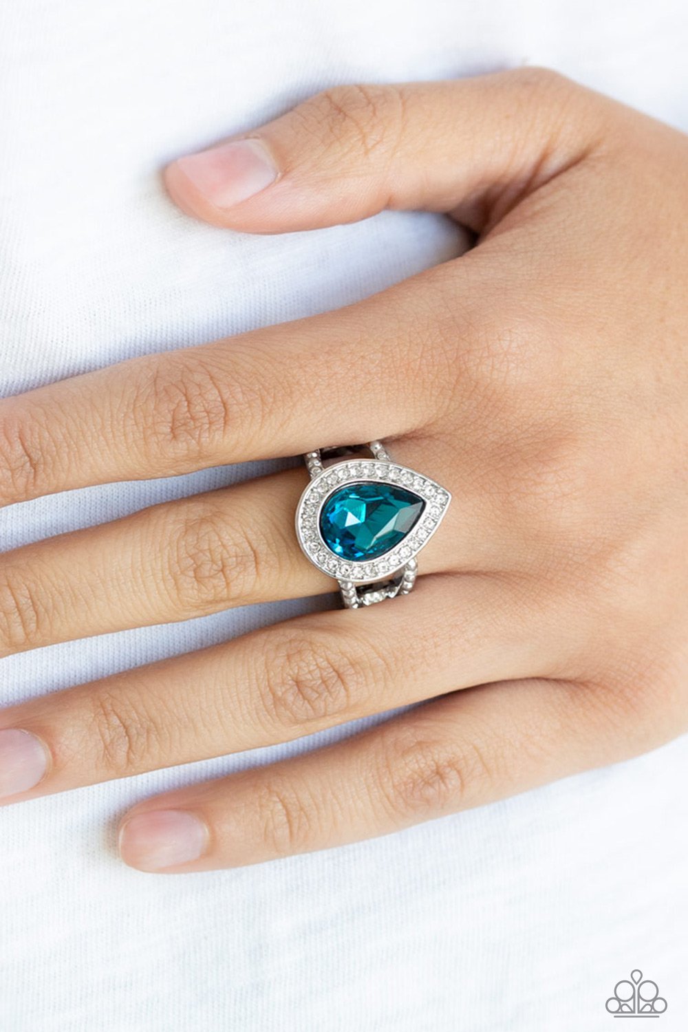 Hollywood Heirloom - Blue Ring - Paparazzi - Dare2bdazzlin N Jewelry