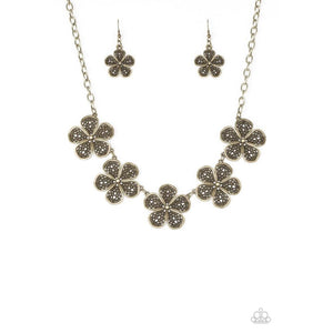 No Common Daisy Brass Necklace - Paparazzi - Dare2bdazzlin N Jewelry