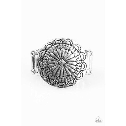 Seasonal Spinster - Silver Ring  - Paparazzi - Paparazzi - Dare2bdazzlin N Jewelry
