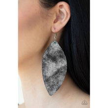 Load image into Gallery viewer, Serenely Smattered - Black Earrings - Paparazzi - Paparazzi - Dare2bdazzlin N Jewelry
