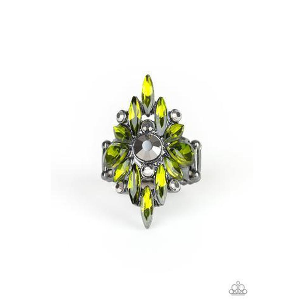 Stand Back Green Ring - Paparazzi - Paparazzi - Dare2bdazzlin N Jewelry