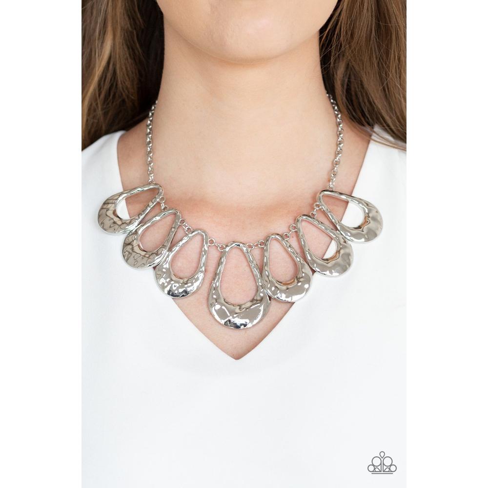 Teardrop Envy - Silver Necklace - Paparazzi - Dare2bdazzlin N Jewelry