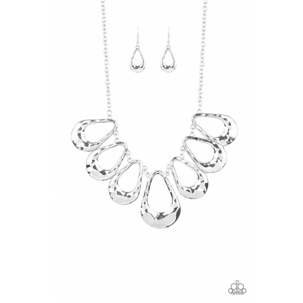 Teardrop Envy - Silver Necklace - Paparazzi - Dare2bdazzlin N Jewelry