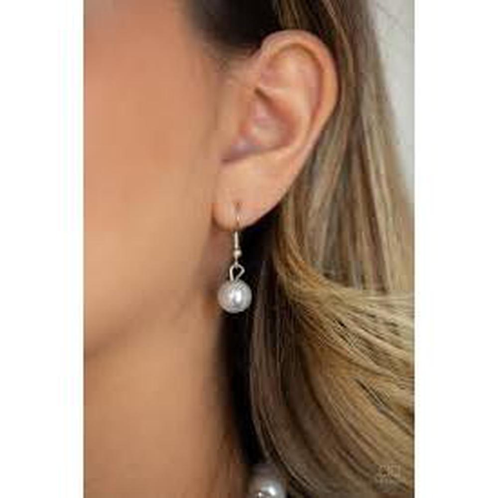 Uptown Heiress Silver Necklace - Paparazzi - Dare2bdazzlin N Jewelry