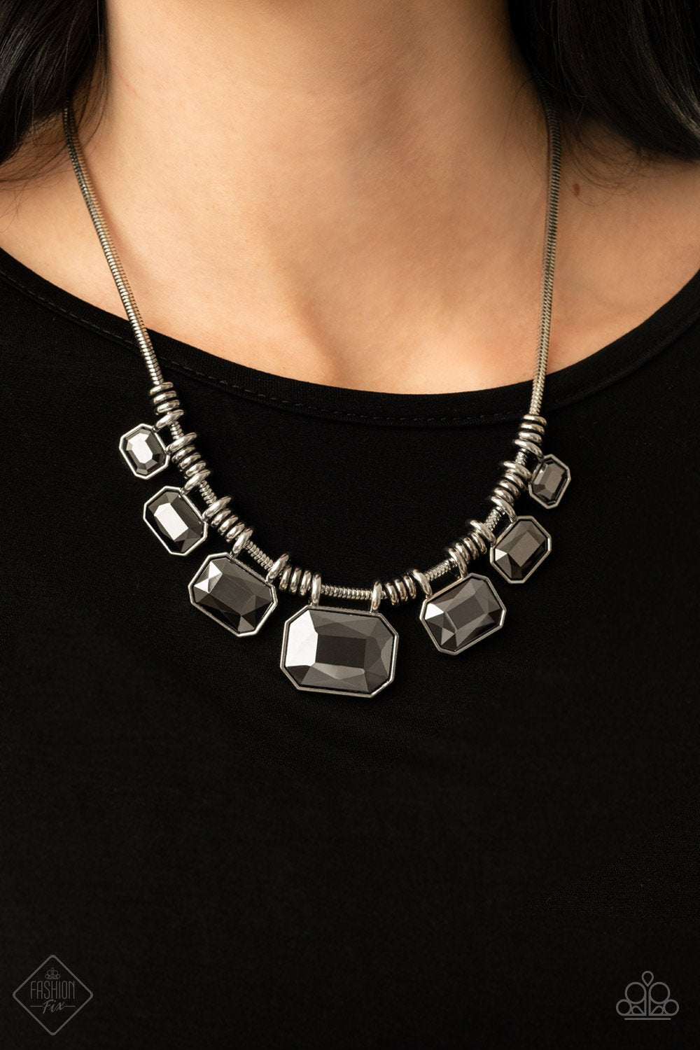 Urban Extravagance - Silver Necklace - Paparazzi - Dare2bdazzlin N Jewelry