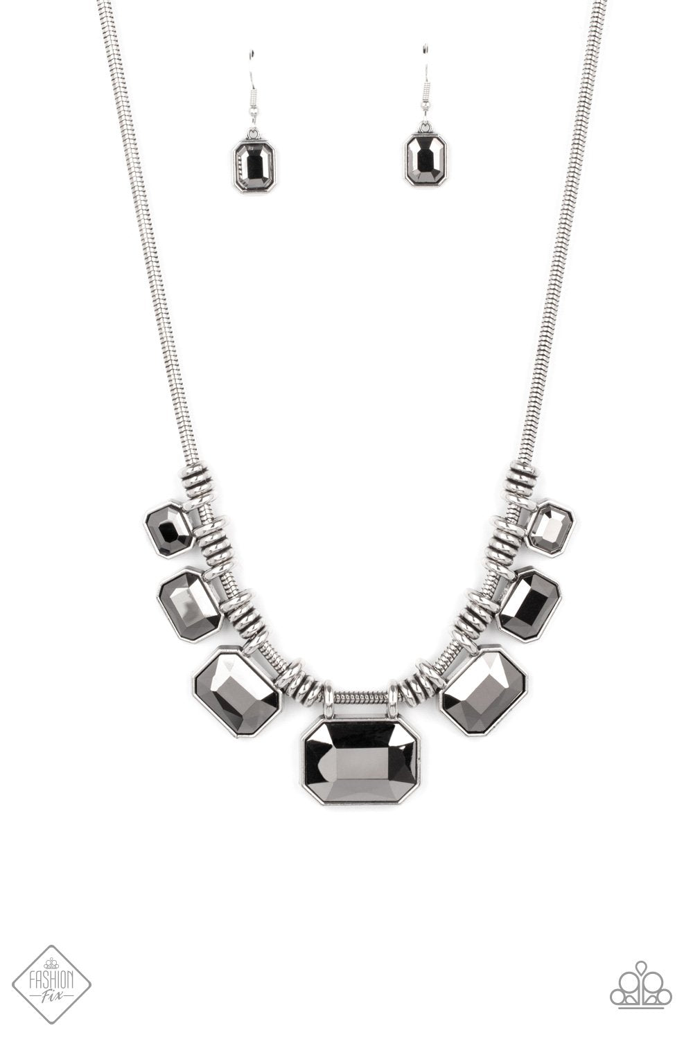 Urban Extravagance - Silver Necklace - Paparazzi - Dare2bdazzlin N Jewelry