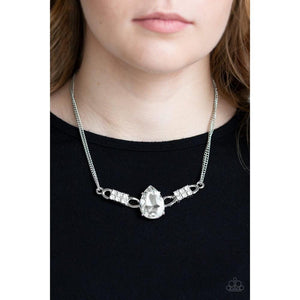 Way To Make An Entrance - Silver Necklace - Paparazzi - Dare2bdazzlin N Jewelry